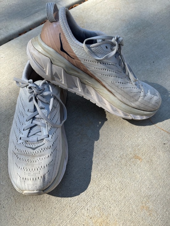 Hoka One One Shoes - Hoka One One Arahi 4 Light Lunar Rock Grey and Tan Women's Running Shoes size 10